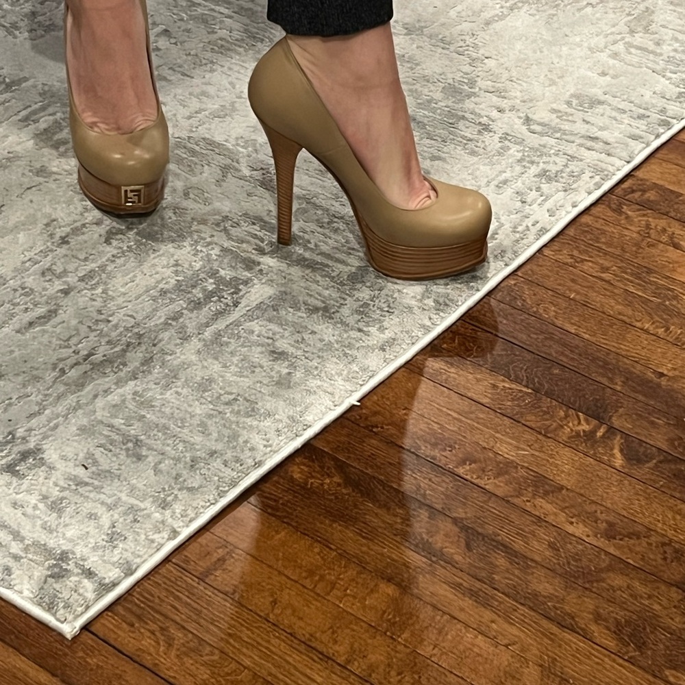 Fendi Nappa Women's Beige Leather Heels - Picture 9 of 14